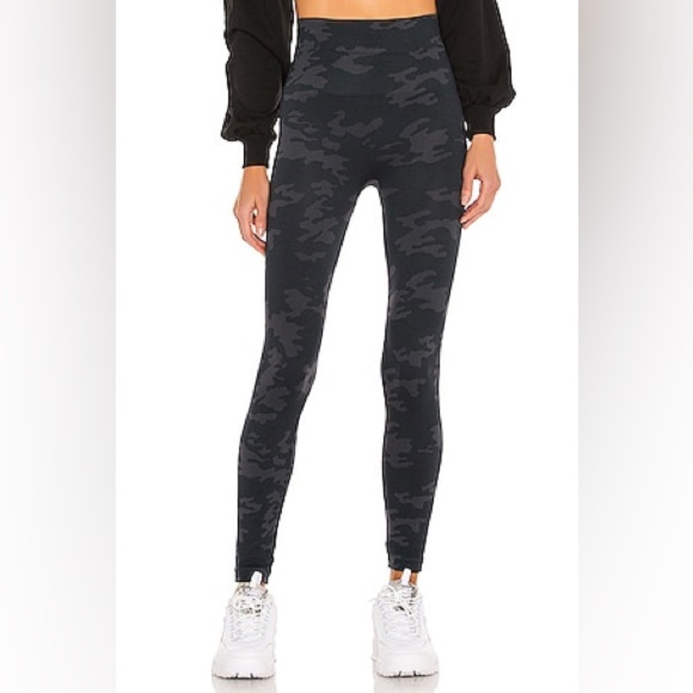 SPANX Look At Me Now Leggings in Black Camo